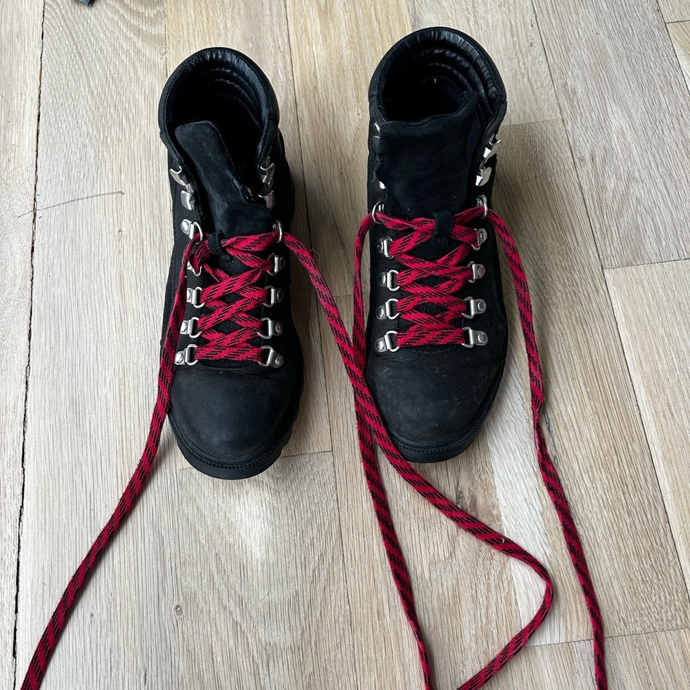 Sorel Boots - Size 6